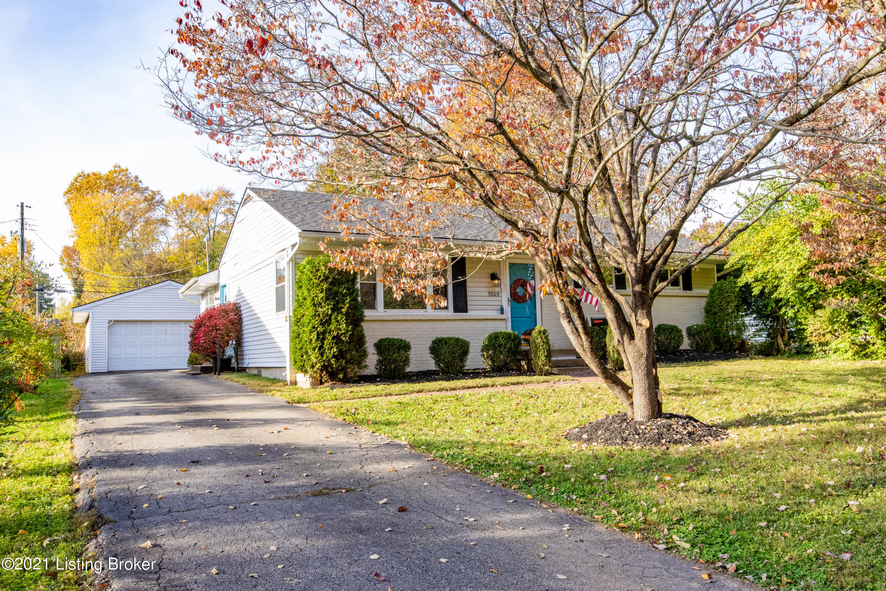 9209 Hunter Road Louisville, KY 40242 - Photo 2 of 47 9209-Hunter-Rd-2