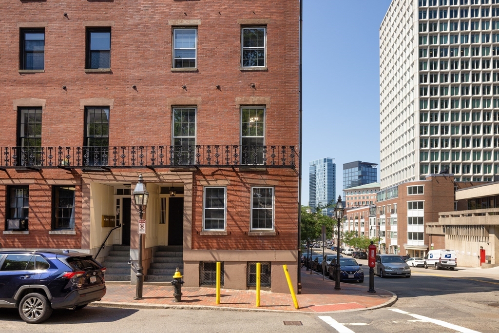 2 Derne Street Boston, MA 02114 - Photo 3 of 26