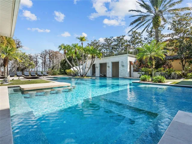 a view of an entryway of the house