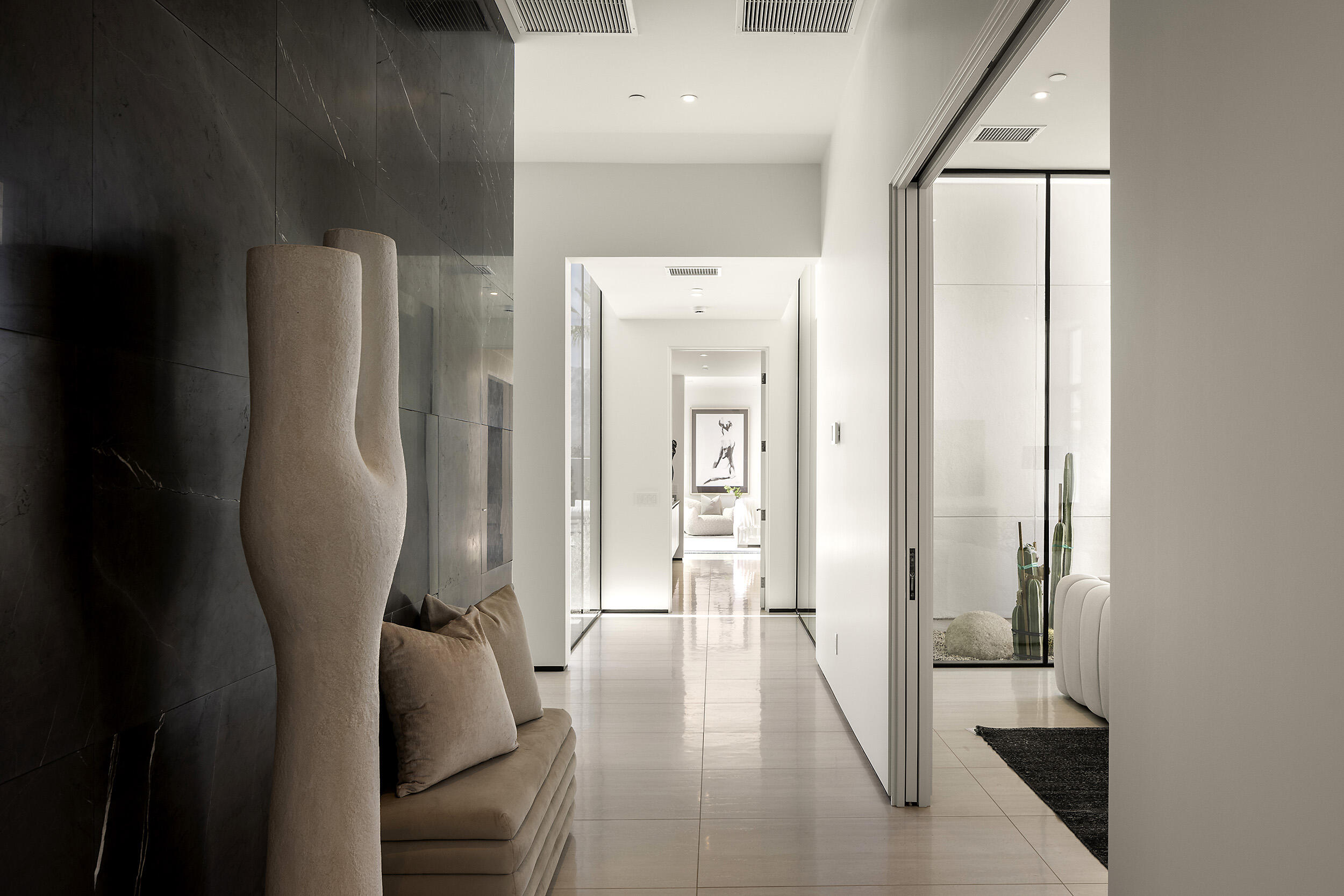 17 Via Linea Rancho Mirage, CA 92270 - Photo 17 of 31 Hallway 200
