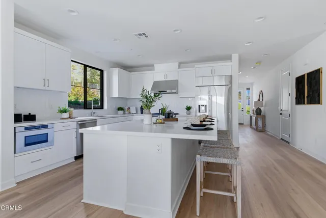 $1,899,990 | 3245 Arrowhead Court, Altadena, CA 91001