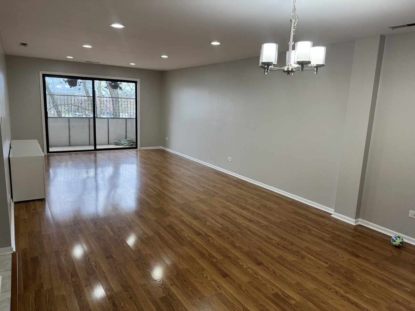 9240 Gross Point Road, Unit 404 Skokie, IL 60077 - Photo 12 of 28 Gallery Image 12