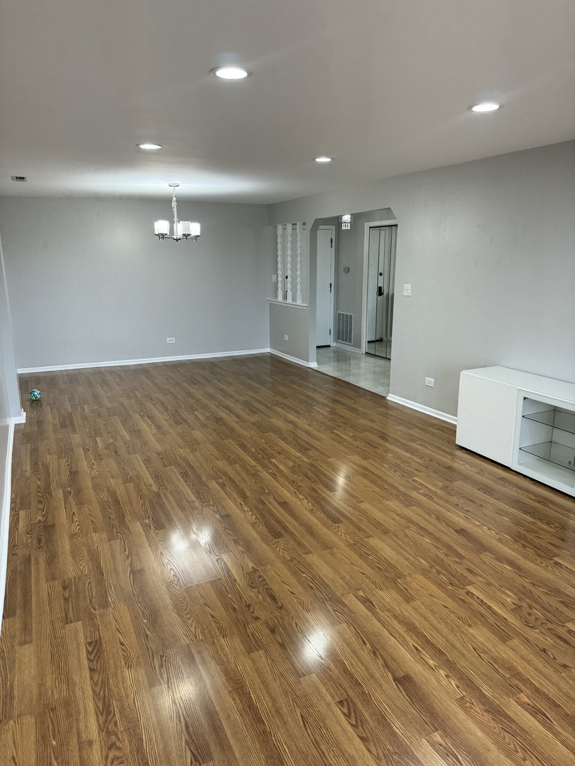 9240 Gross Point Road, Unit 404 Skokie, IL 60077 - Photo 14 of 28 Gallery Image 14