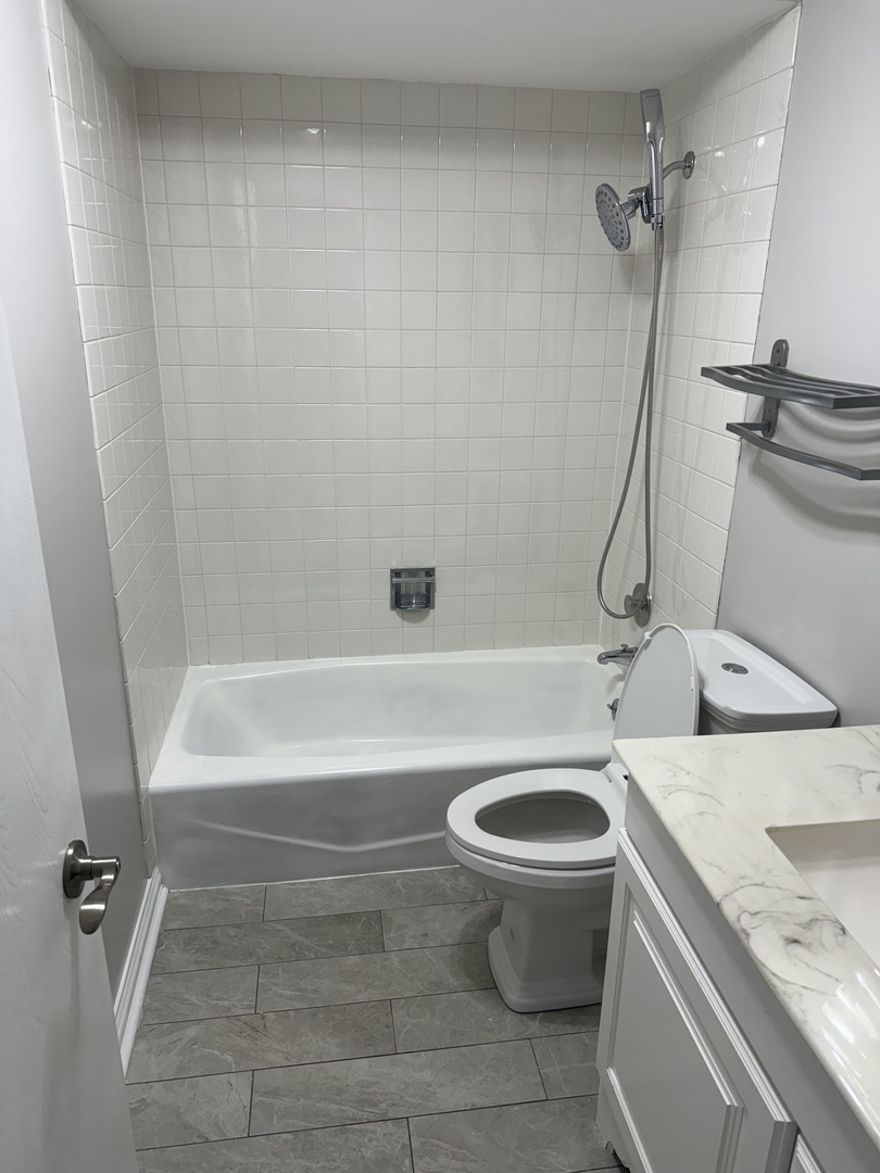 9240 Gross Point Road, Unit 404 Skokie, IL 60077 - Photo 22 of 28 Gallery Image 22