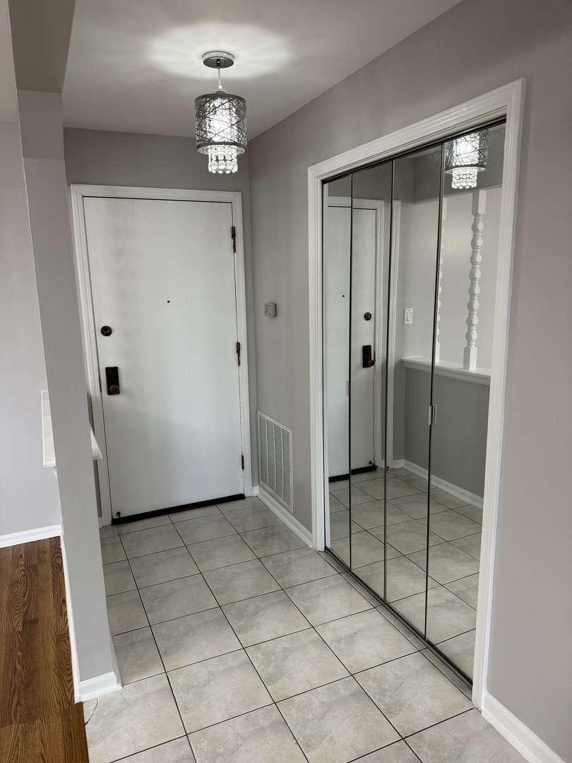 9240 Gross Point Road, Unit 404 Skokie, IL 60077 - Photo 7 of 28 Gallery Image 7