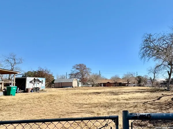 $250,000 | 19524 South Benton Street, Lytle, TX 78052