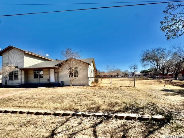 $250,000 | 19524 South Benton Street, Lytle, TX 78052