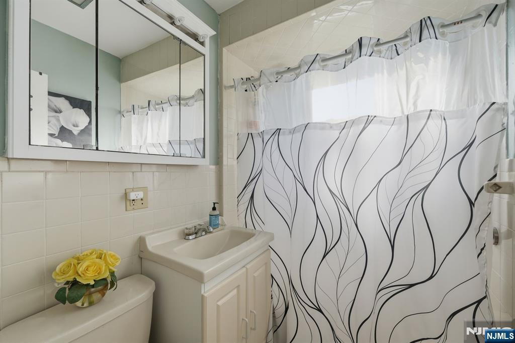 653 7th Street Lyndhurst, NJ 07071 - Photo 15 of 36
