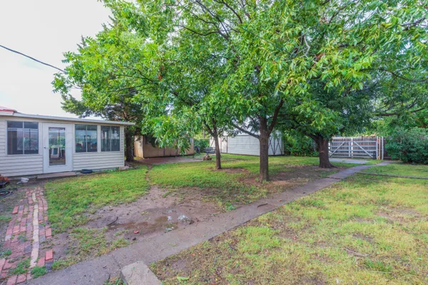 $1,600 | 615 Pine Avenue, Dumas, TX 79029
