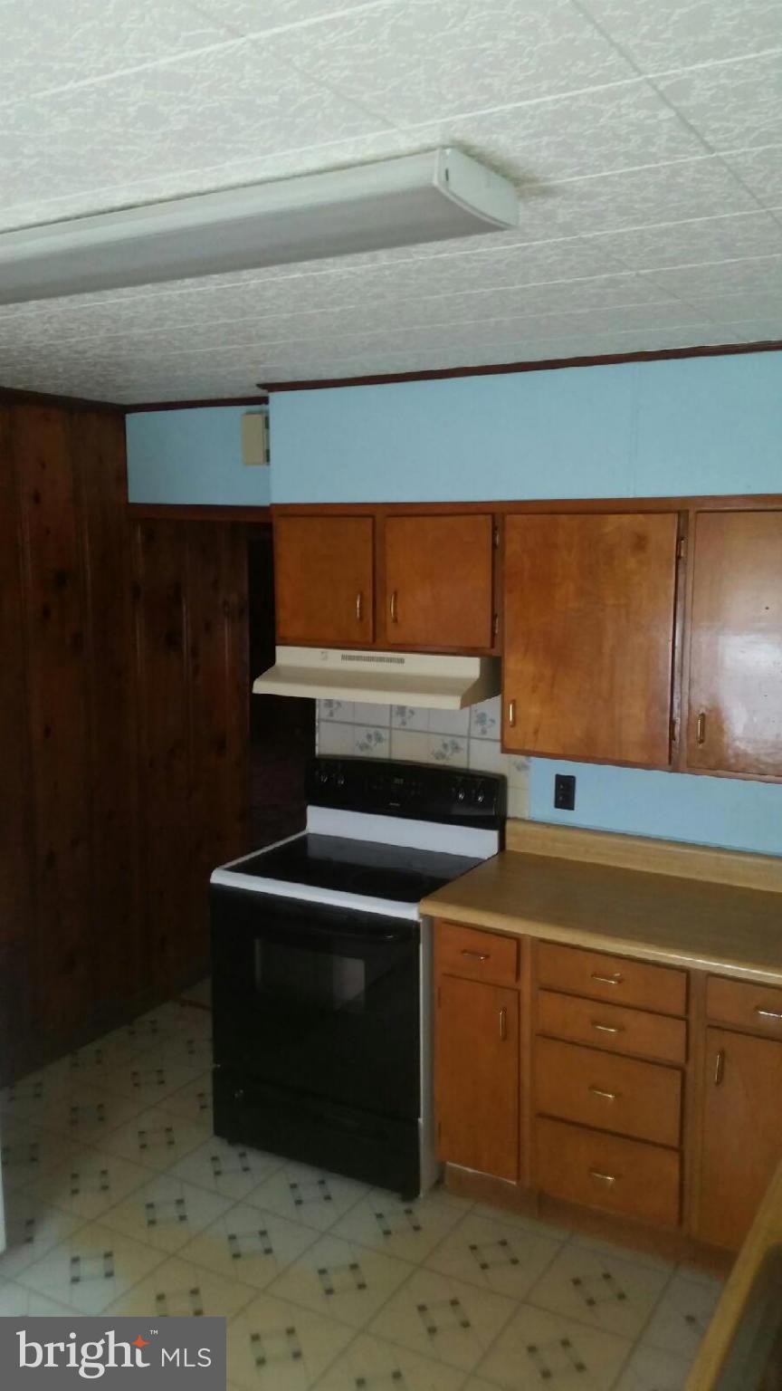 227 Harlem Road Pasadena, MD 21122 - Photo 2 of 21 Kitchen
