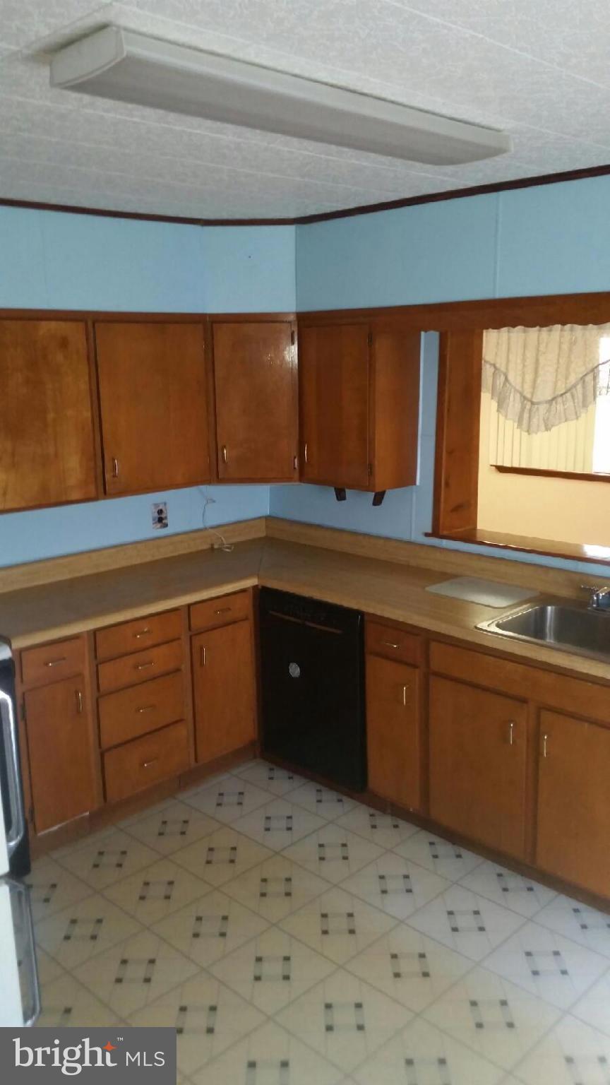 227 Harlem Road Pasadena, MD 21122 - Photo 3 of 21 Kitchen