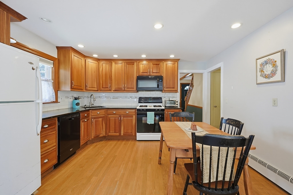 11 Bright Street Waltham, MA 02453 - Photo 11 of 34