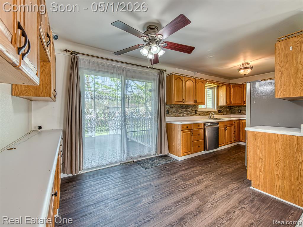 18338 Olmstead Riverview, MI 48193 - Photo 6 of 28