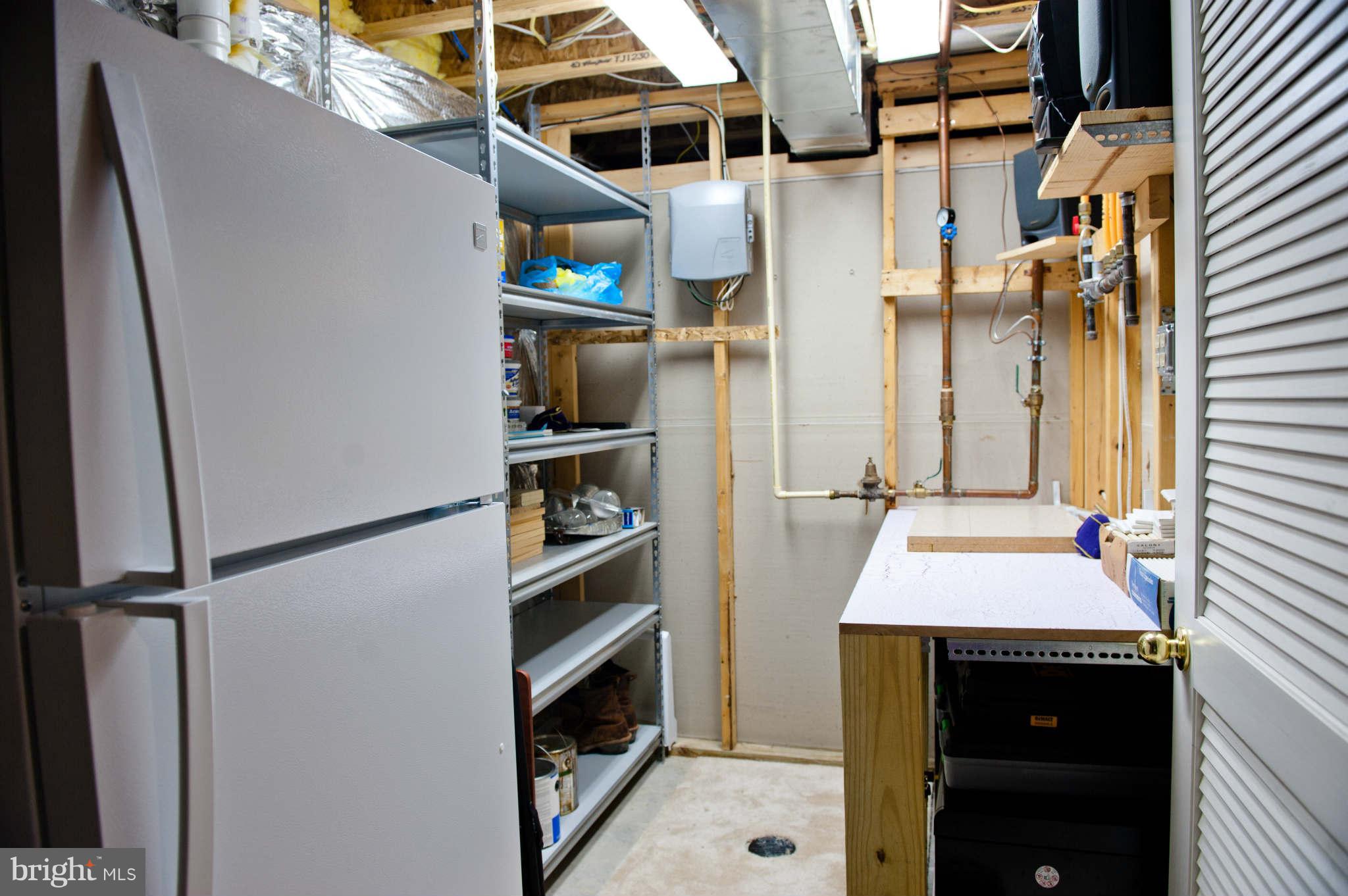 9661 Biggs Road Baltimore, MD 21220 - Photo 22 of 25 a utility room with dryer and washer