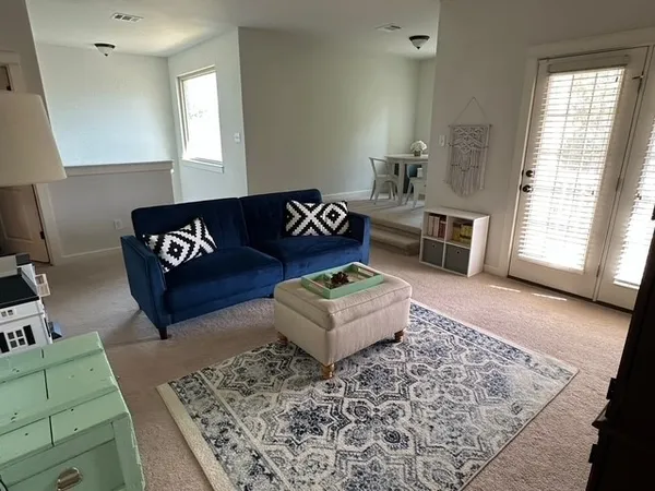 $2,600 | 205 Sycamore Street, Georgetown, TX 78633