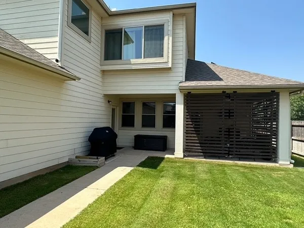 $2,600 | 205 Sycamore Street, Georgetown, TX 78633