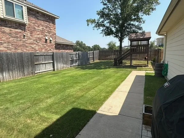 $2,600 | 205 Sycamore Street, Georgetown, TX 78633