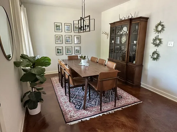 $2,600 | 205 Sycamore Street, Georgetown, TX 78633