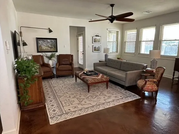 $2,600 | 205 Sycamore Street, Georgetown, TX 78633