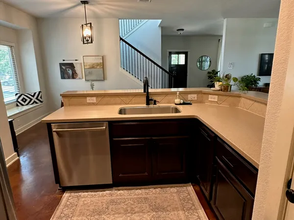 $2,600 | 205 Sycamore Street, Georgetown, TX 78633