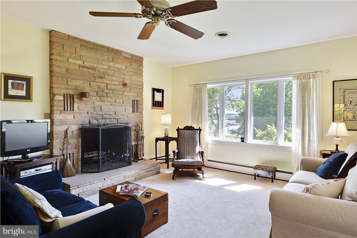 1031 Wiers Road Edgewater, MD 21037 - Photo 9 of 28 Living Room