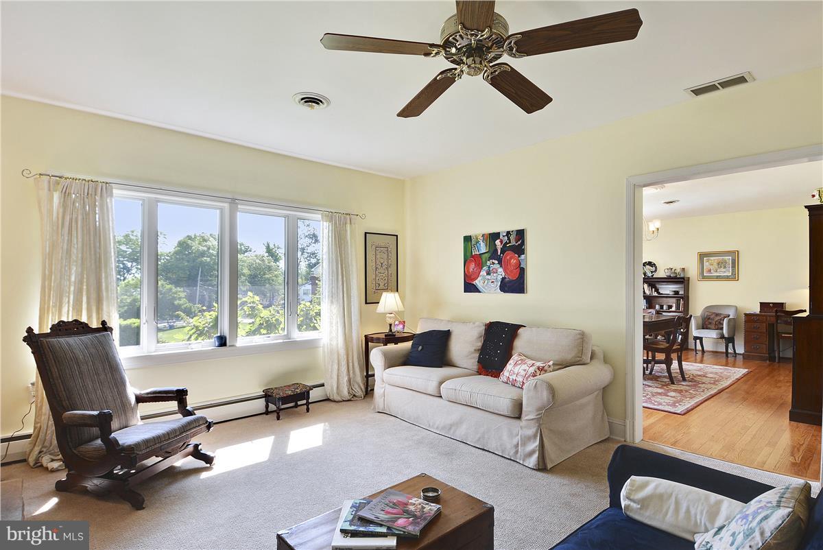 1031 Wiers Road Edgewater, MD 21037 - Photo 10 of 28 Living Room