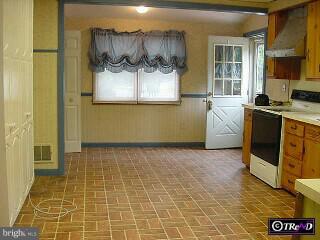 2737 Quakerbridge Road Hamilton, NJ 08619 - Photo 3 of 4