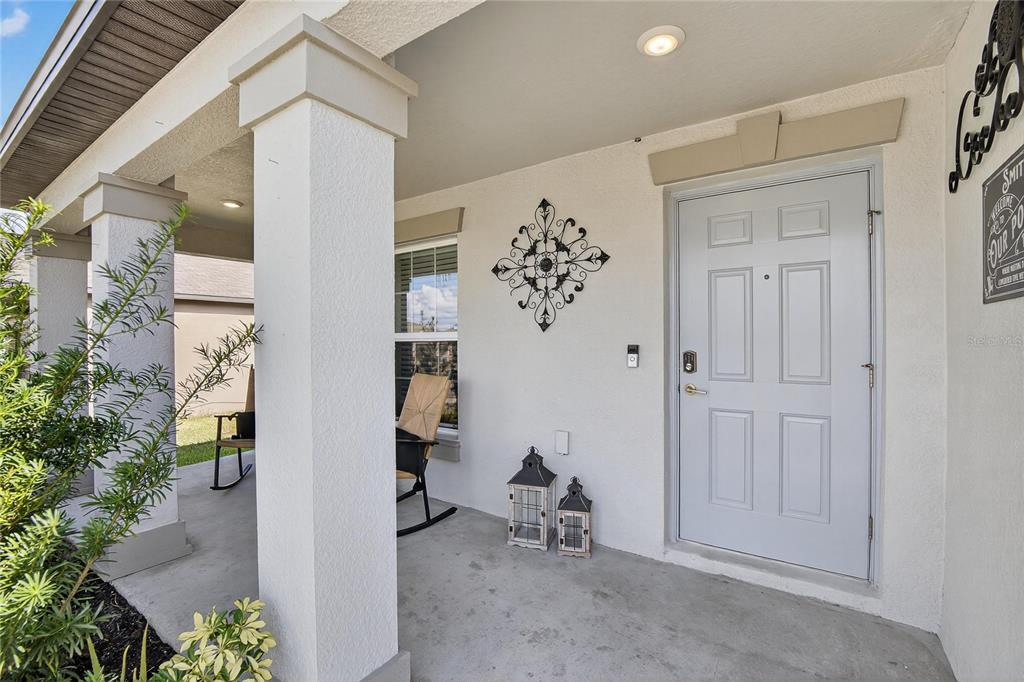 2950 Flying Blackbird Road Bartow, FL 33830 - Photo 4 of 41 an entryway with a flower pot and a bookshelf