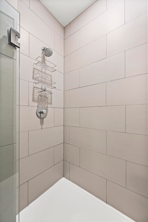 4361 South Congress Avenue, Unit 427 Austin, TX 78745 - Photo 16 of 33 a bathroom with a shower