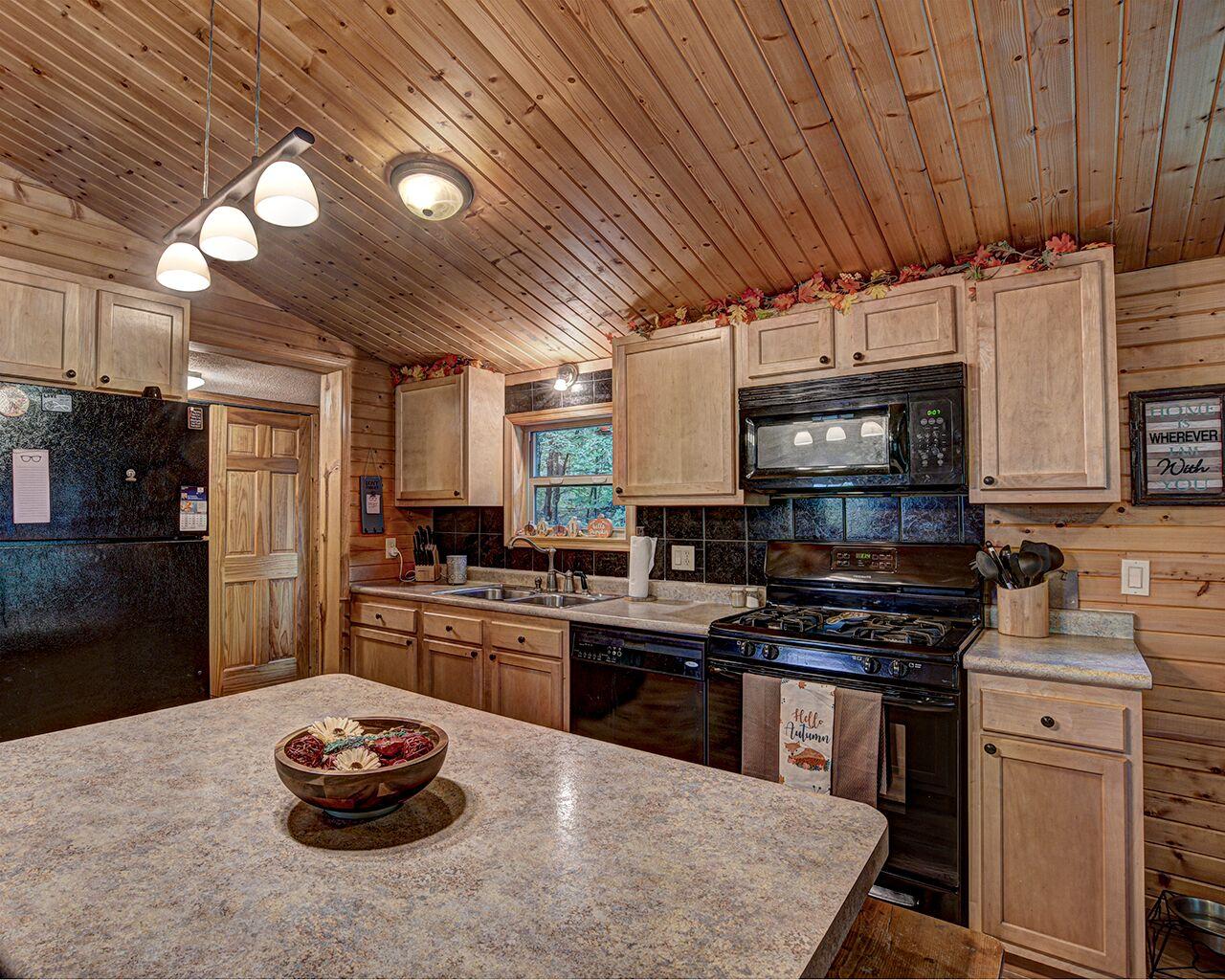 6102 Fetke Lane Rhinelander, WI 54501 - Photo 5 of 32 Gallery Image 5