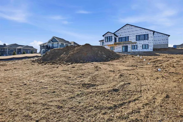 $989,000 | 1636 Fissure, Columbus, WI 53925