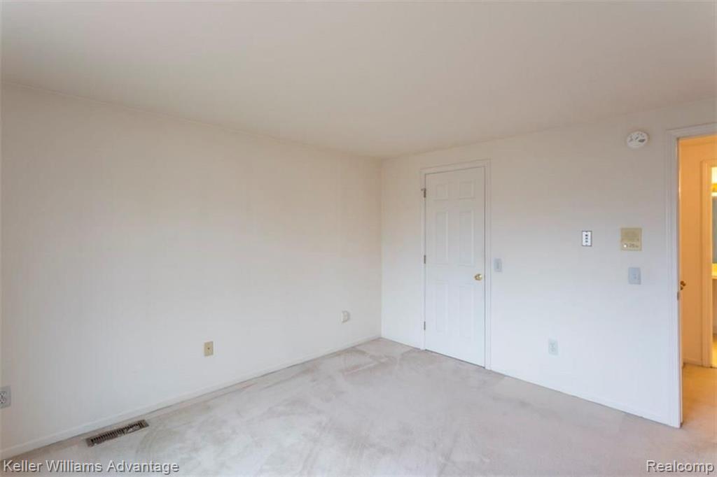 39167 Point Court Farmington Hills, MI 48331 - Photo 21 of 33