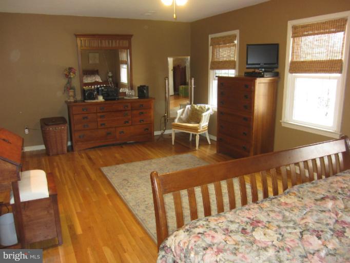700 Pebblestone Court Silver Spring, MD 20905 - Photo 3 of 30 Master BR space for sitting or TV area.
