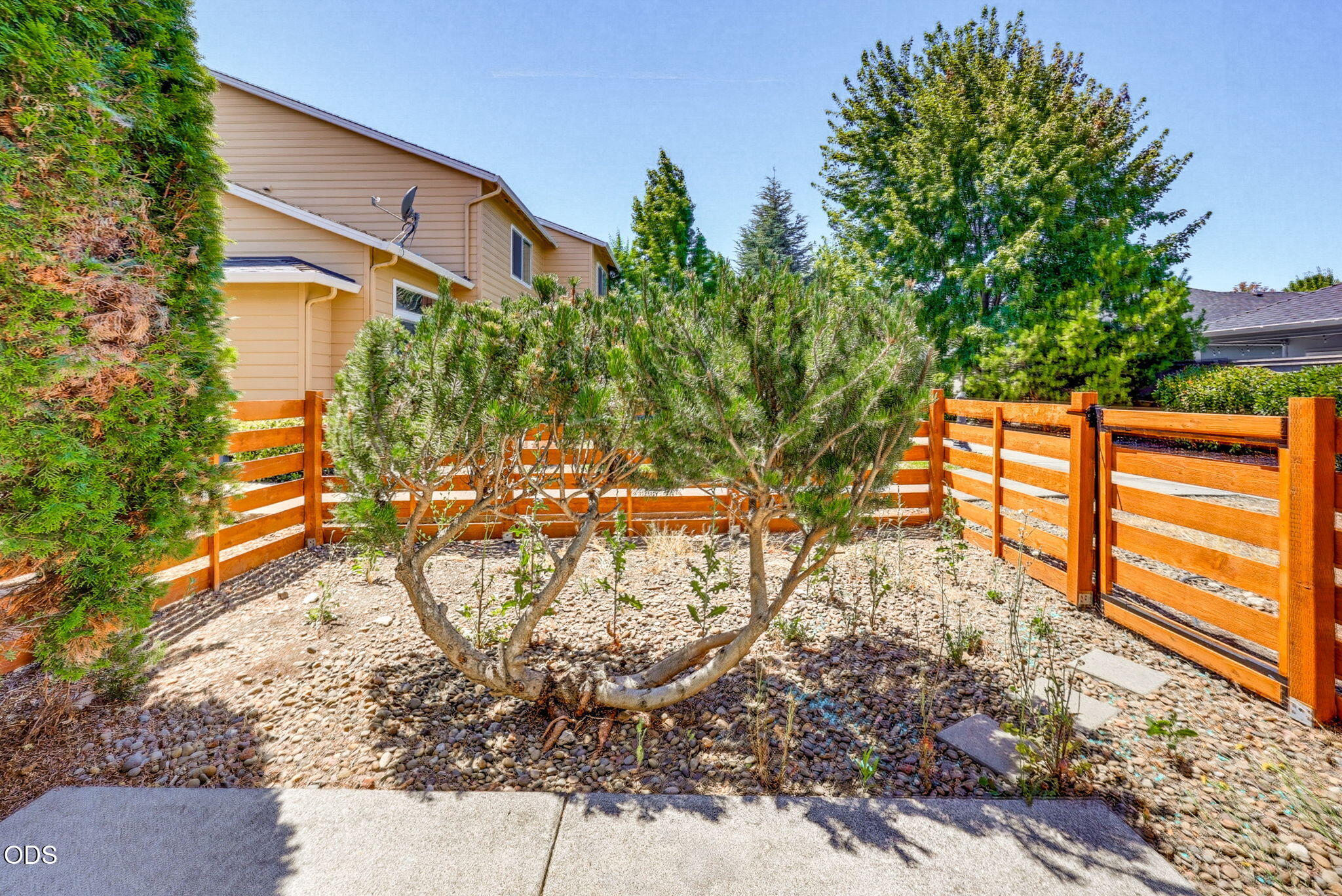 303 Live Oak Loop Central Point, OR 97502 - Photo 43 of 48 Gallery Image 43