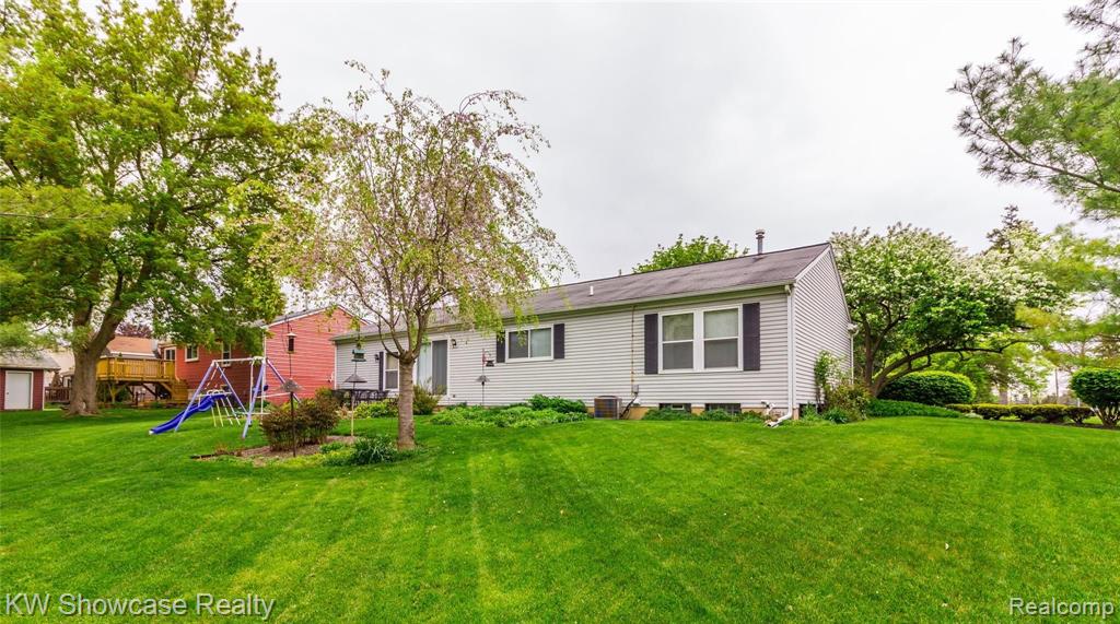 998 Hadley Road Rochester Hills, MI 48307 - Photo 7 of 42