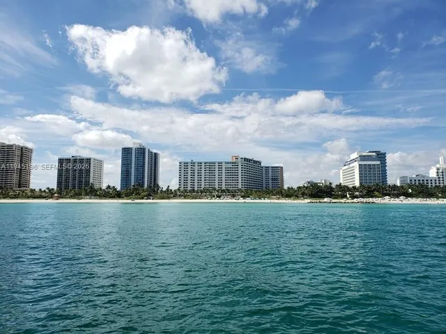 $2,300 | 2899 Collins Avenue, Unit 1620, Miami Beach, FL 33140