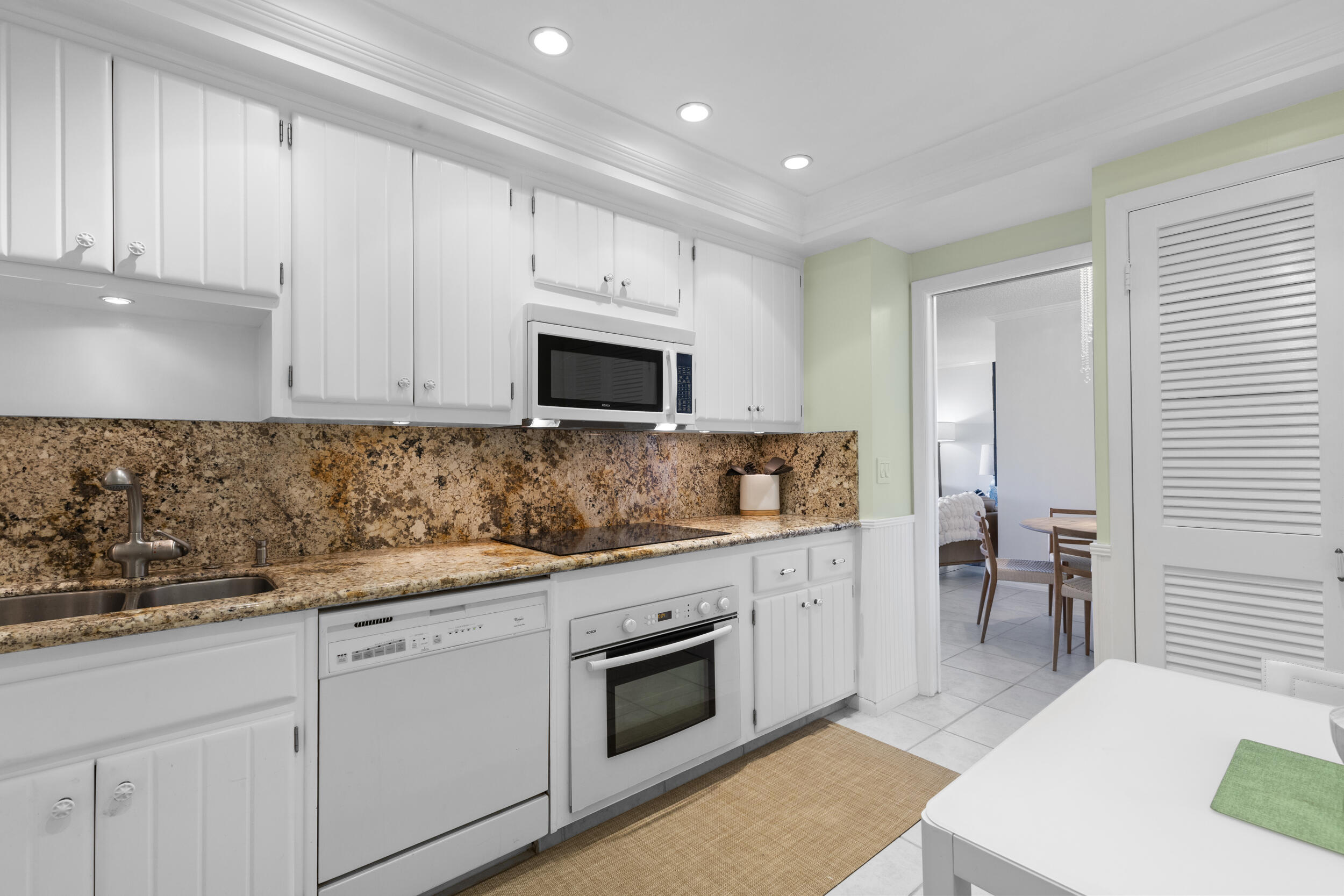 50 E Road, Unit 5C Delray Beach, FL 33483 - Photo 12 of 44 White Contemporary Kitchen