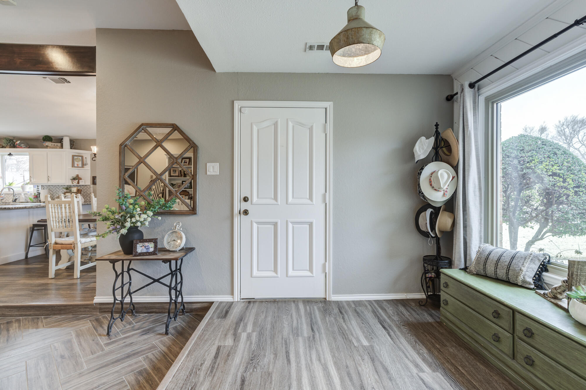 3515 97th Street Lubbock, TX 79423 - Photo 11 of 62 3515-97th-St_Lubbock-TX_1_Entryway