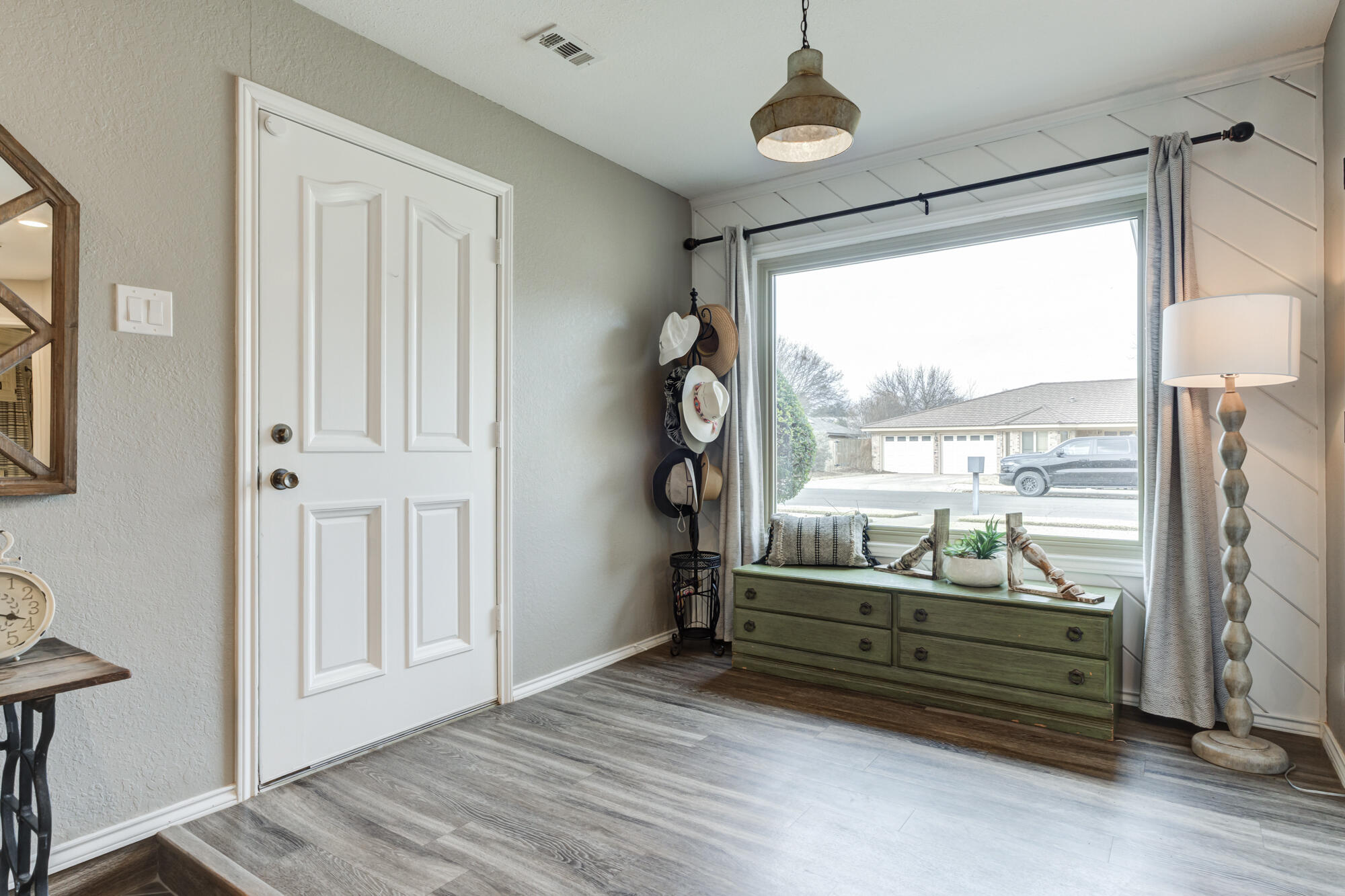 3515 97th Street Lubbock, TX 79423 - Photo 12 of 62 3515-97th-St_Lubbock-TX_2_Entryway