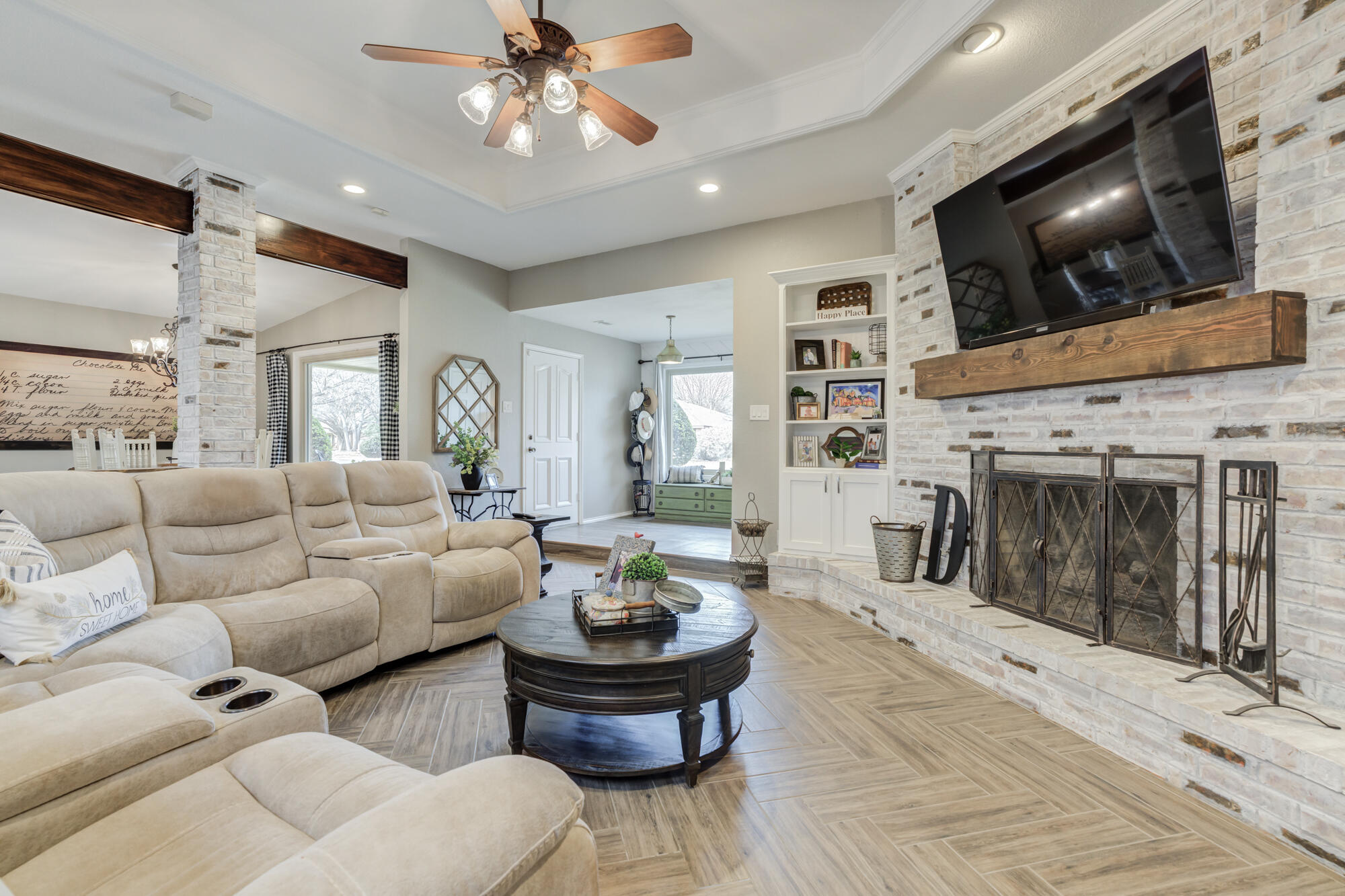 3515 97th Street Lubbock, TX 79423 - Photo 17 of 62 3515-97th-St_Lubbock-TX_15_Living-Room