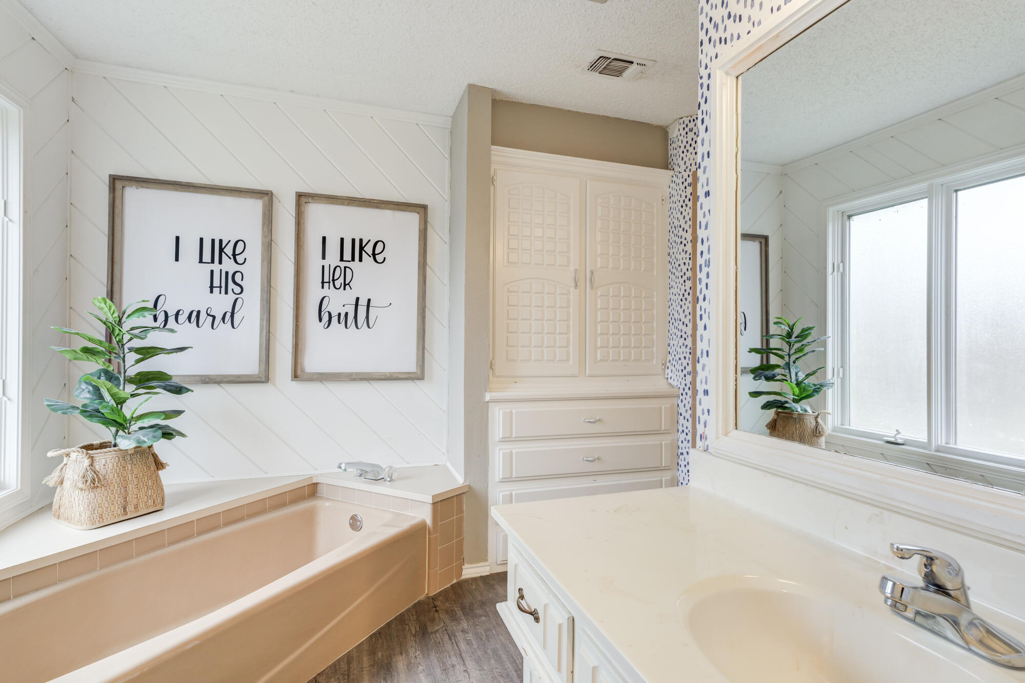 3515 97th Street Lubbock, TX 79423 - Photo 33 of 62 3515-97th-St_Lubbock-TX_36_Primary-Bathr