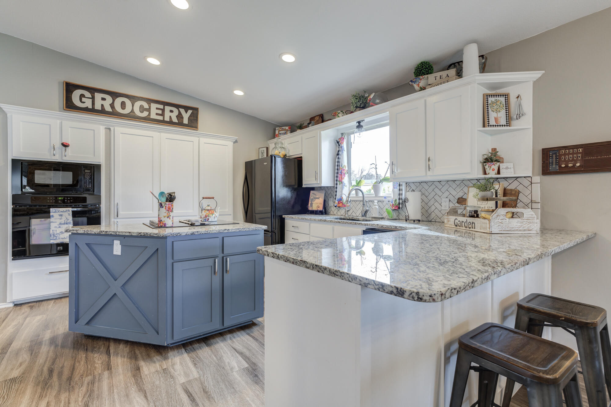 3515 97th Street Lubbock, TX 79423 - Photo 4 of 62 3515-97th-St_Lubbock-TX_20_Kitchen
