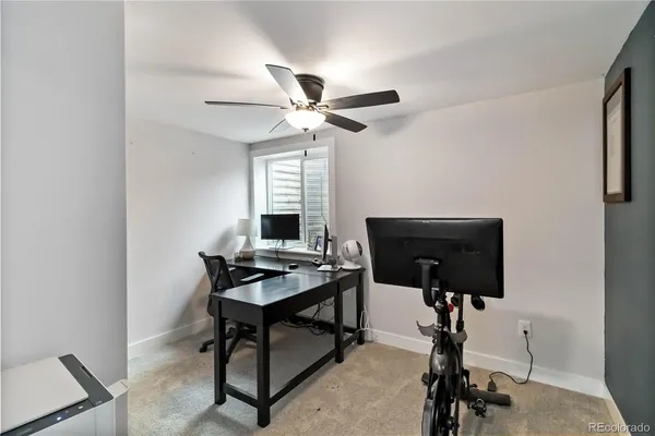 a view of livingroom with furniture