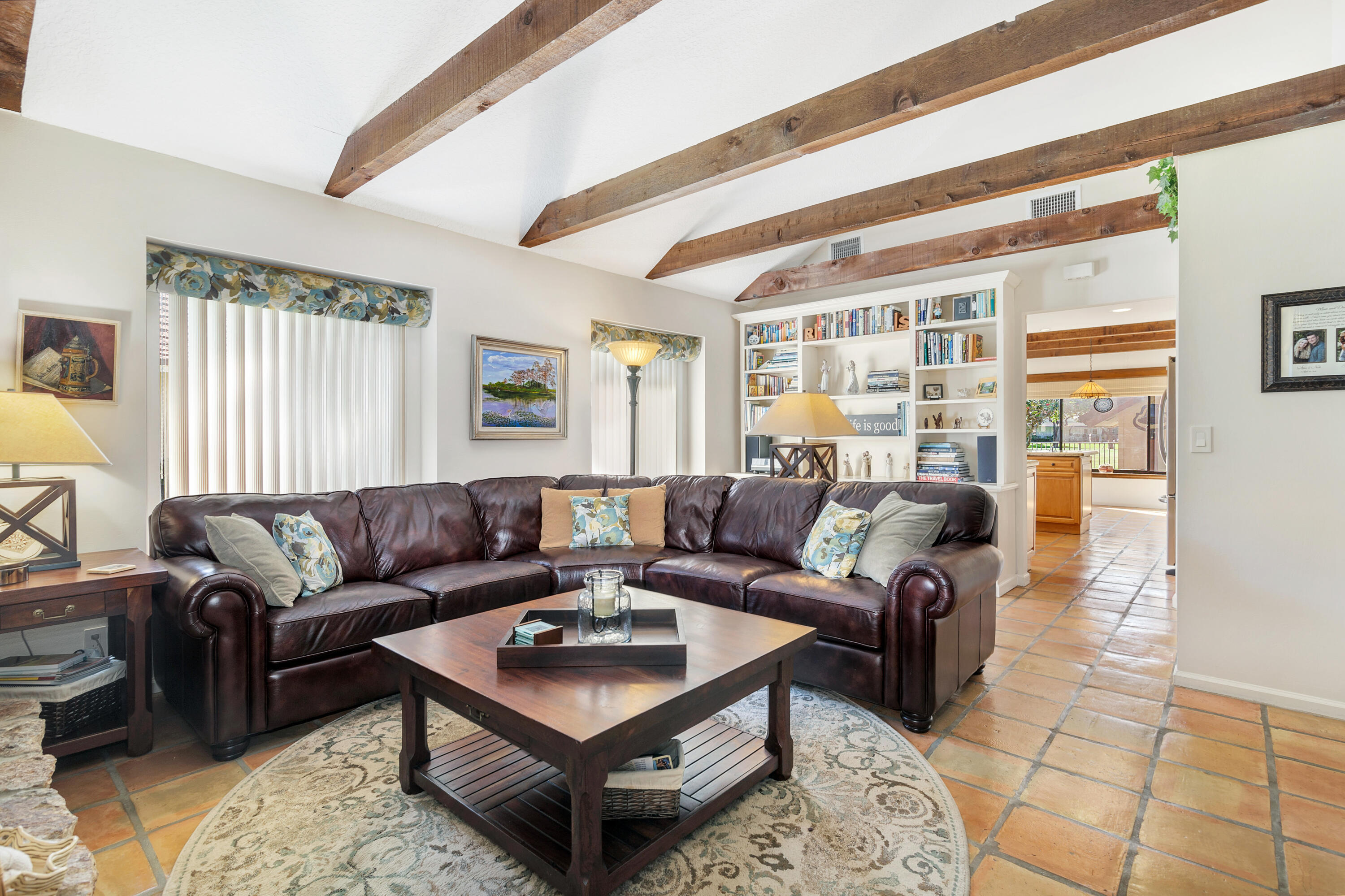 29 Cambria Road West Palm Beach Gardens, FL 33418 - Photo 11 of 35 Built-Ins in Family ROOM