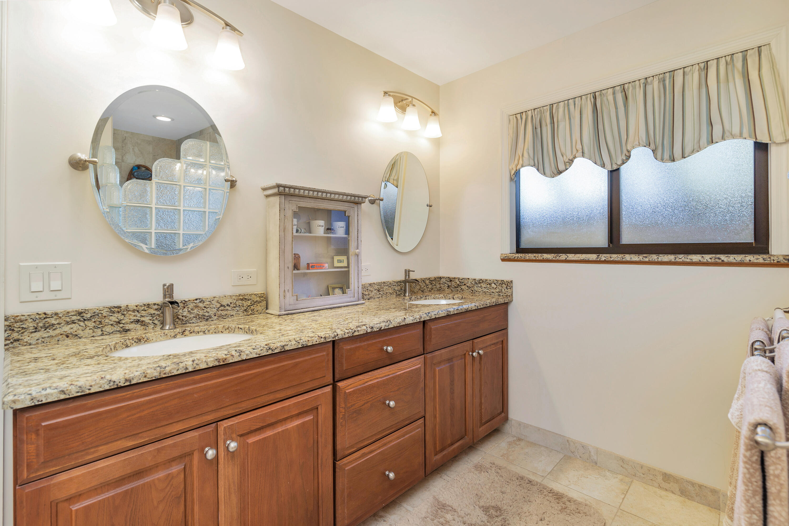 29 Cambria Road West Palm Beach Gardens, FL 33418 - Photo 20 of 35 Dual Sinks in Master Bathroom