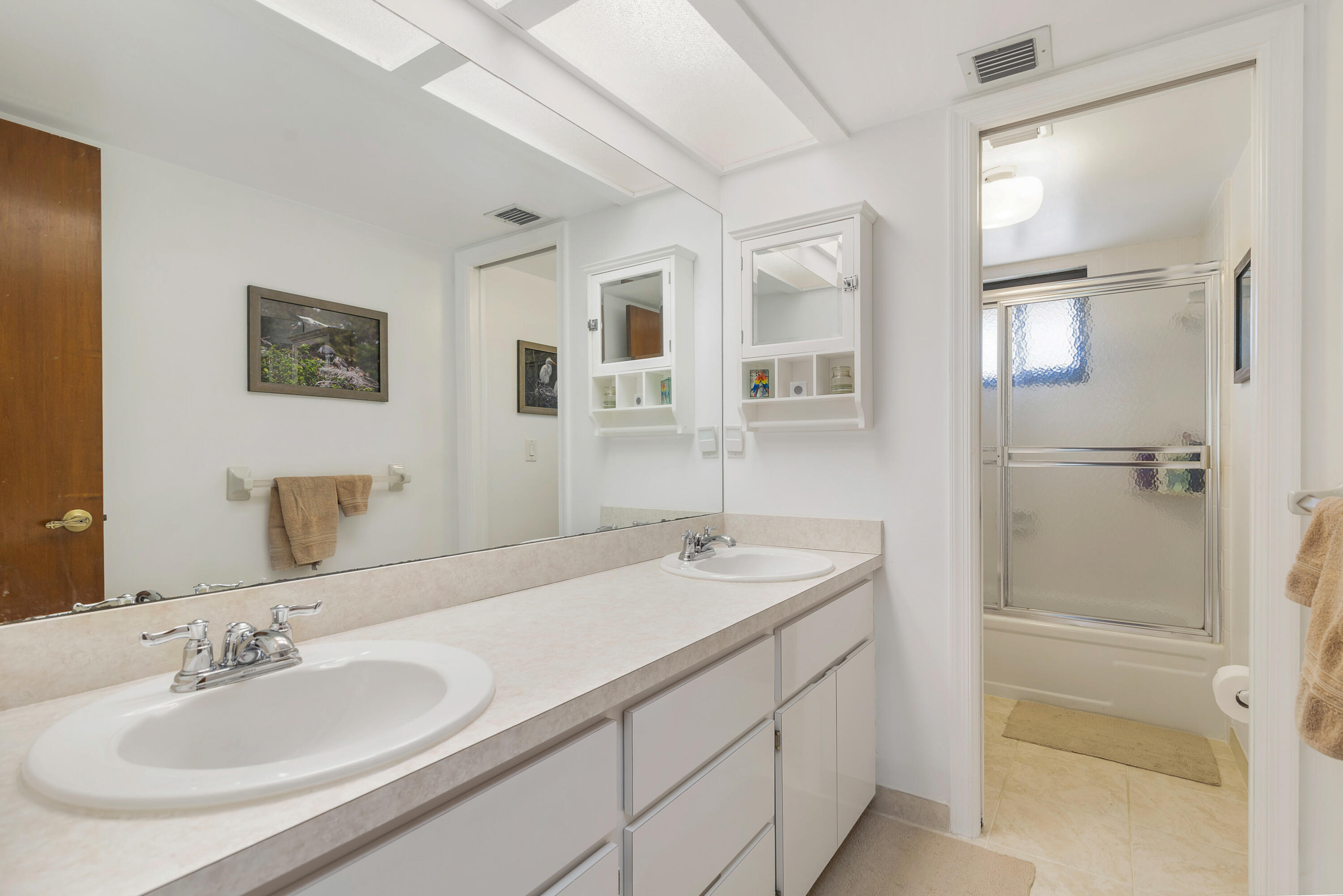29 Cambria Road West Palm Beach Gardens, FL 33418 - Photo 24 of 35 Upstairs Bathroom