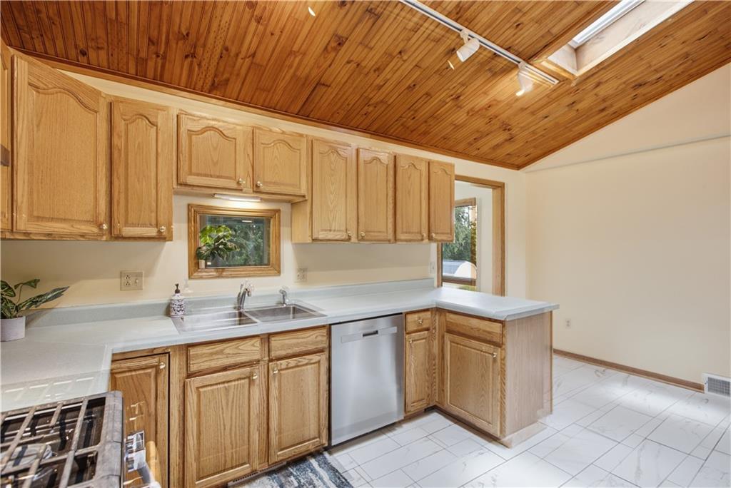1284 Walnut Street Monaca, PA 15061 - Photo 8 of 35 Gallery Image 8
