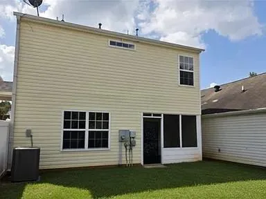 a view of a house with a yard