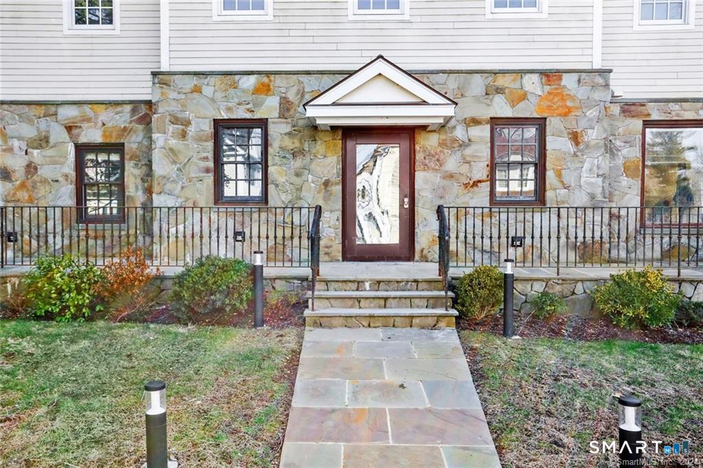 2 Hollyhock Road, Unit 7 Wilton, CT 06897 - Photo 2 of 19 Gallery Image 2