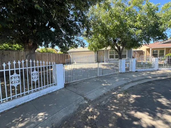 $394,900 | 513 Algen Court, Modesto, CA 95358